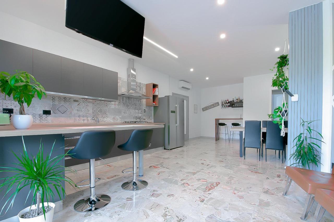 Alle Porte Del Centro - Guest House - Reggio Emilia - Ingresso Centro Storico - Parcheggio Gratuito Εξωτερικό φωτογραφία